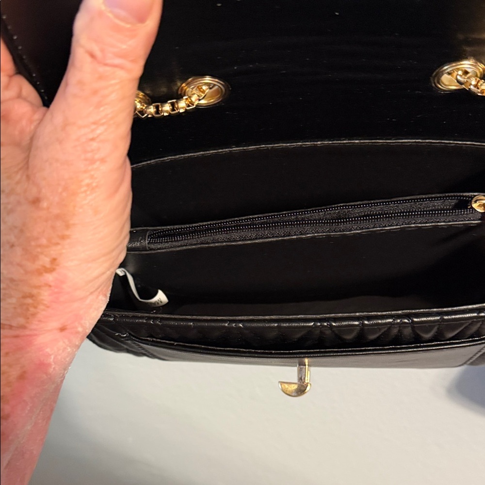 Black Quilted Chain Shoulder Bag - Picture 4 of 4